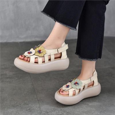 Sandali bassi con plateau retrò in vera pelle con fiori, versatili e con suola morbida da donna