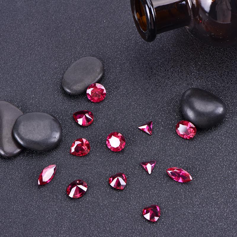 Kreativní kulatý korundový holub Krvavě červený korund umělý drahokam