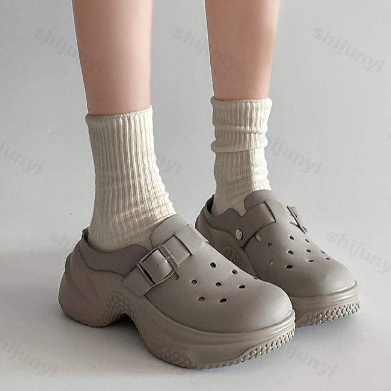 Fashion Fashion Versatile Casual Thick Soled Hole Slippers for Women Spring 2025 New Comfortable Buckle Designed Non Slip Chunky Sandals