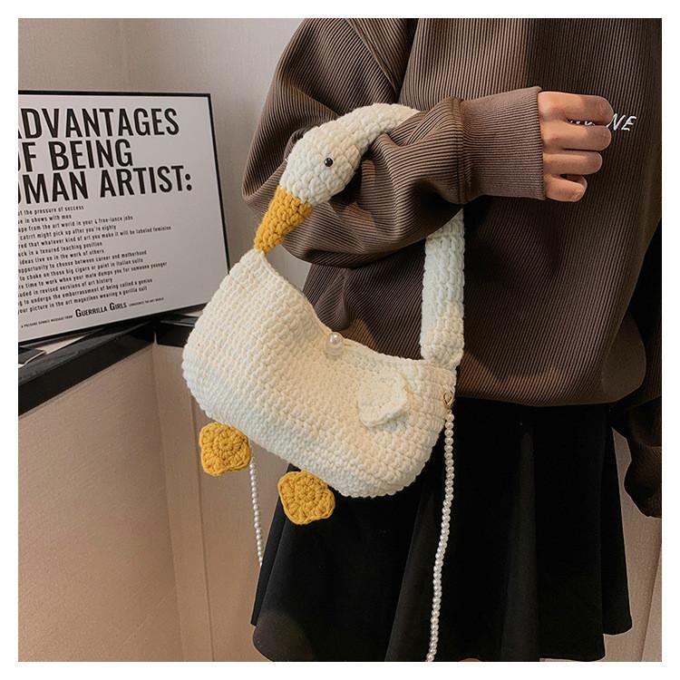Gestrickte Woll-Handtasche mit Schultergurt in Weiß mit Gänsemotiv für den täglichen Freizeitgebrauch