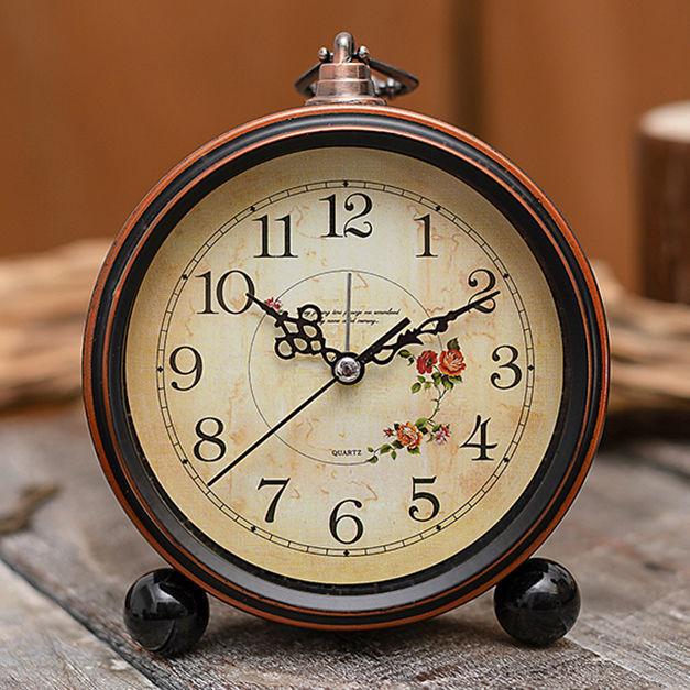 Alarm Clock Retro Clock Metal Table Style Silent Bedside Stylish Clock Living Room Bedroom European Simple Table Clock