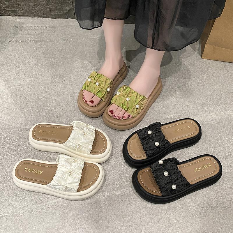 Flat sandals 2025 new summer gentle fairy wind pearl round head seaside beach fashion cool slippers