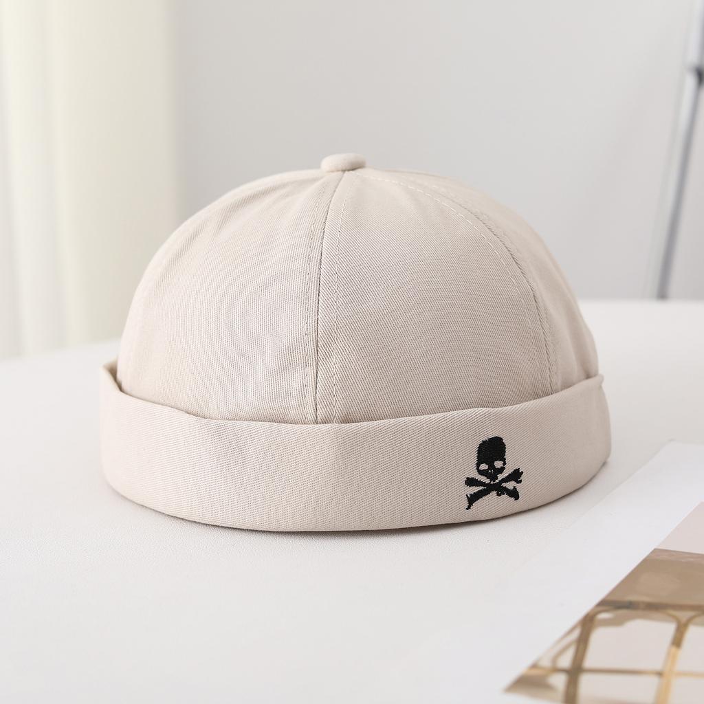 Japanischer Strohhut ohne Schirm, mit gewölbtem Oberteil, geeignet für Frühling und Herbst, eine Streetwear Retro-Bestickte Beanie.