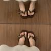 Korean version of niche pinch-foot flip-flops shoes for women's summer wear 2025 new fashion with skirts, beach cool slippers for children