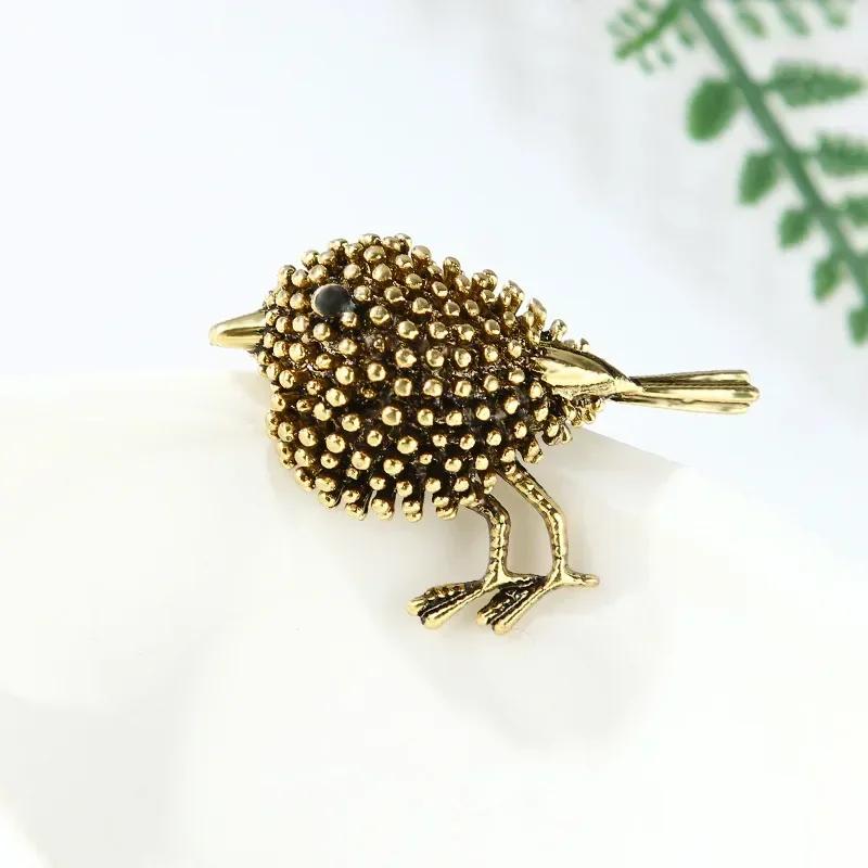 Creative Gifts Vintage Sparrow Brooch Animal Lapel Pins Alloy Bird Brooches Designer For Women Dresses Suit Clothing Accessories