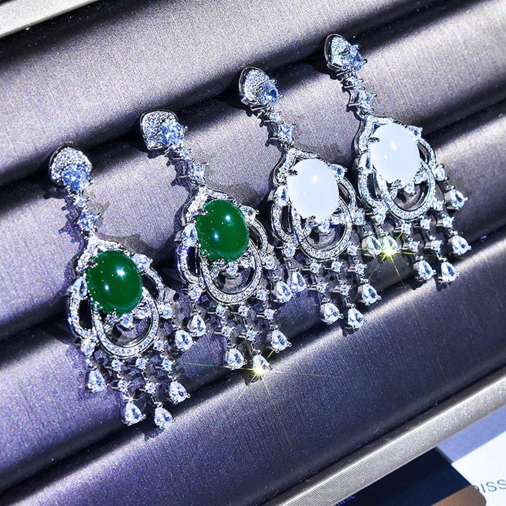 Elegante Imitations-Smaragd-Chalcedon-Ohrringe mit Hetian-Weißjaspis-Tropfen für Damen