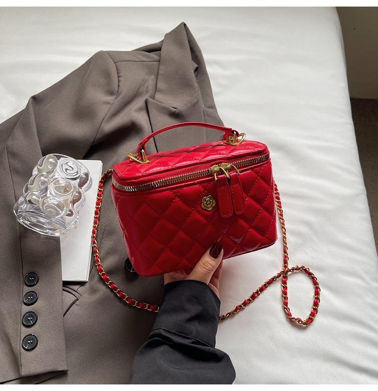 

Bucket bag women s bag 2025 casual niche design shoulder bag trend summer simple shoulder bag diamond messenger bag червоний