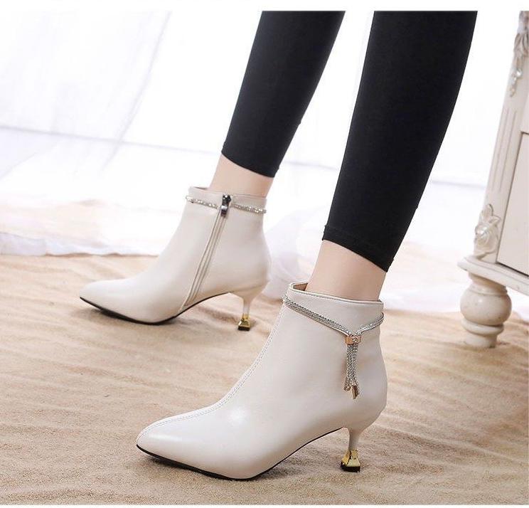 

Новые женские кожаные ботильоны - Ботильоны на шпильке с острым носком и металлической цепочкой, модные осенне-зимние ботинки 37