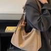 Women's bag  new retro commuter versatile fashion niche large-capacity casual shoulder messenger bag