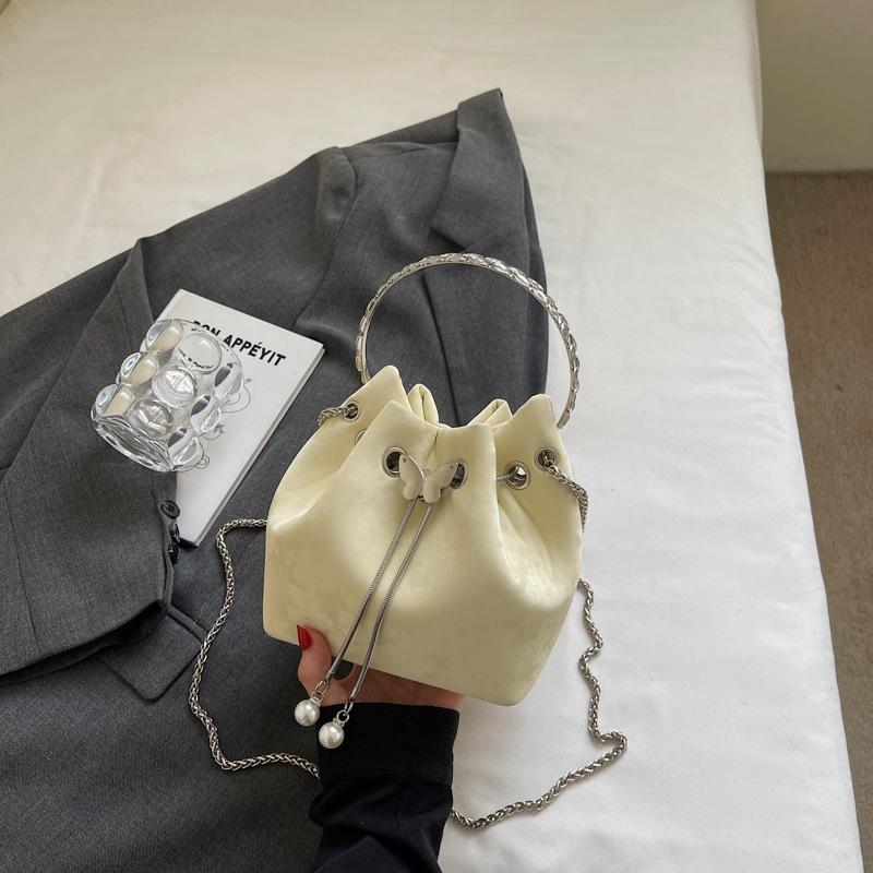 

Korean version niche bag women s 2025 new messenger bag high value fashion shoulder portable bucket bag жёлтый