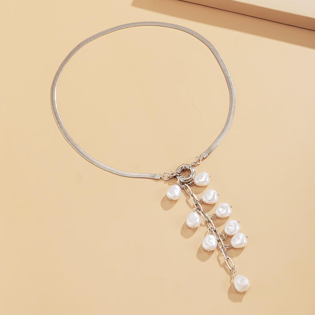 Baroque Court Style Imitation Pearl Fringed Necklace Retro Geometric Flat Snake Bone Necklace Decoration Snow Soft