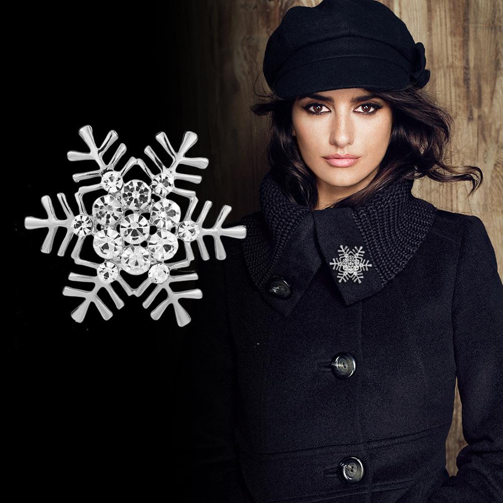 Korean Style Snowflake Brooch – Cute Crystal Rhinestone Pin, Christmas Badge for Men & Women