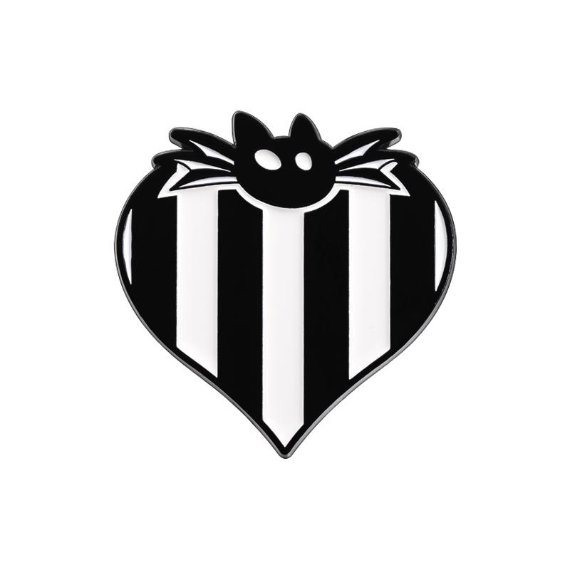 

Punk Gothic Heart Enamel Pins Custom Colorful Heart patches Brooches Lapel Badges Jewelry Gift for Friends
