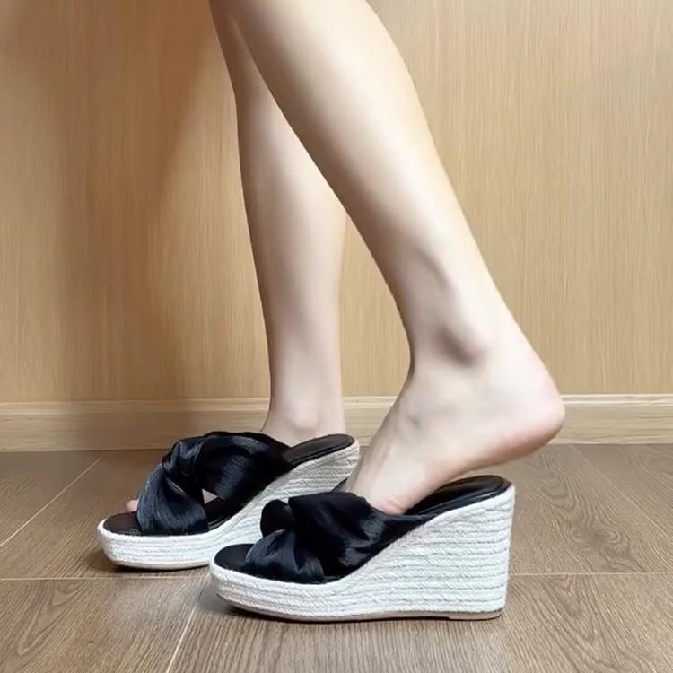 Medieval straw wedge heel shoes heightened platform slippers women's summer wear high heels cool slippers 2025 new beautiful sandals