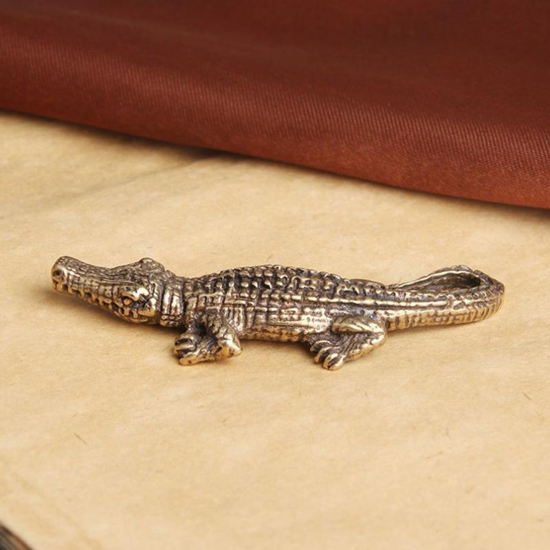 Figuras en miniatura de cocodrilo de bronce antiguo Estatua de caimán en miniatura de latón vintage Adornos de escritorio Decoración de Feng Shui para el hogar Manualidades