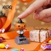 Lichtaktivierte Autodekoration Halloween Solarornament Cartoon Schwingende Armaturenbrett Dekoration Lustiges Ornament Schwingende Figur für Auto Haus Büro,