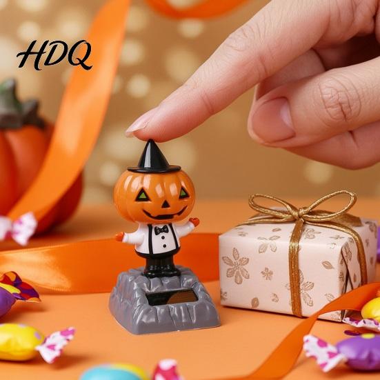 Lichtaktivierte Autodekoration Halloween Solarornament Cartoon Schwingende Armaturenbrett Dekoration Lustiges Ornament Schwingende Figur für Auto Haus Büro,
