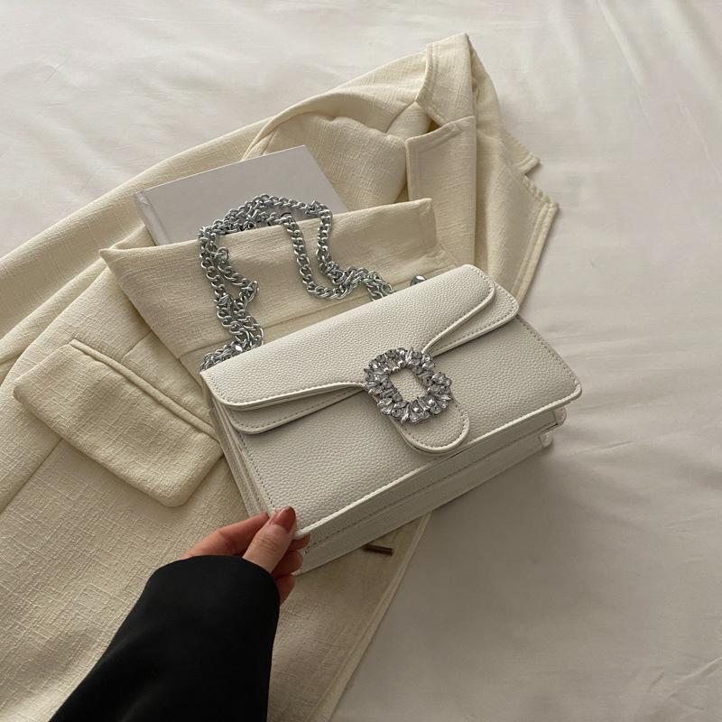 Modern Crossbody Chic Bag In Classic Colors Featuring Elegant Chain Strap And Soft Texture