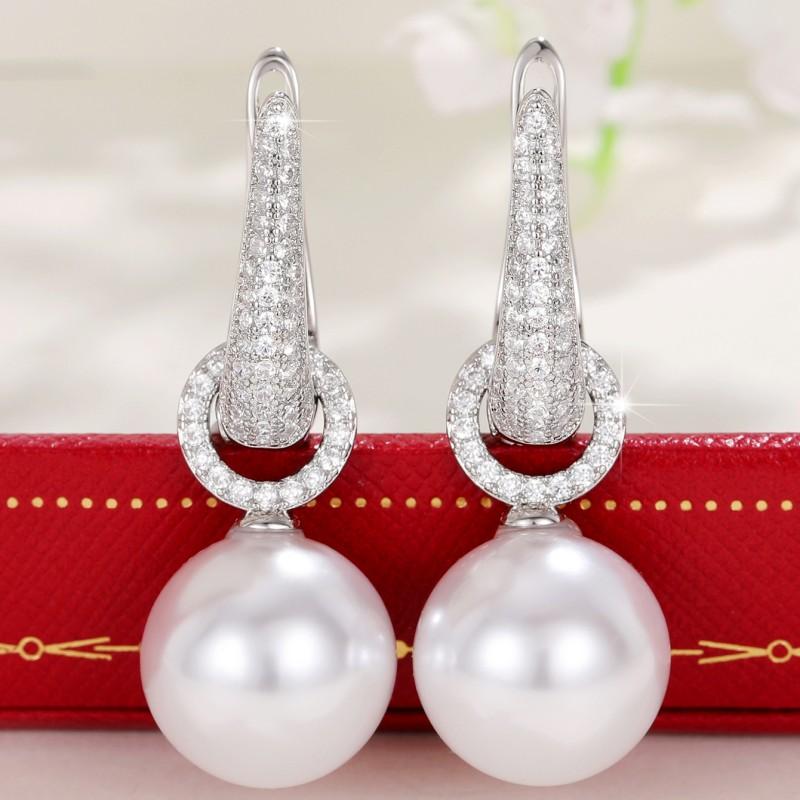 Huitan Neuankömmling Simulierte Perlenohrringe Frauen Zinklegierung Farbe Mode Vielseitig Weibliche Ohrpiercing-Accessoires Hochzeit Zirkon