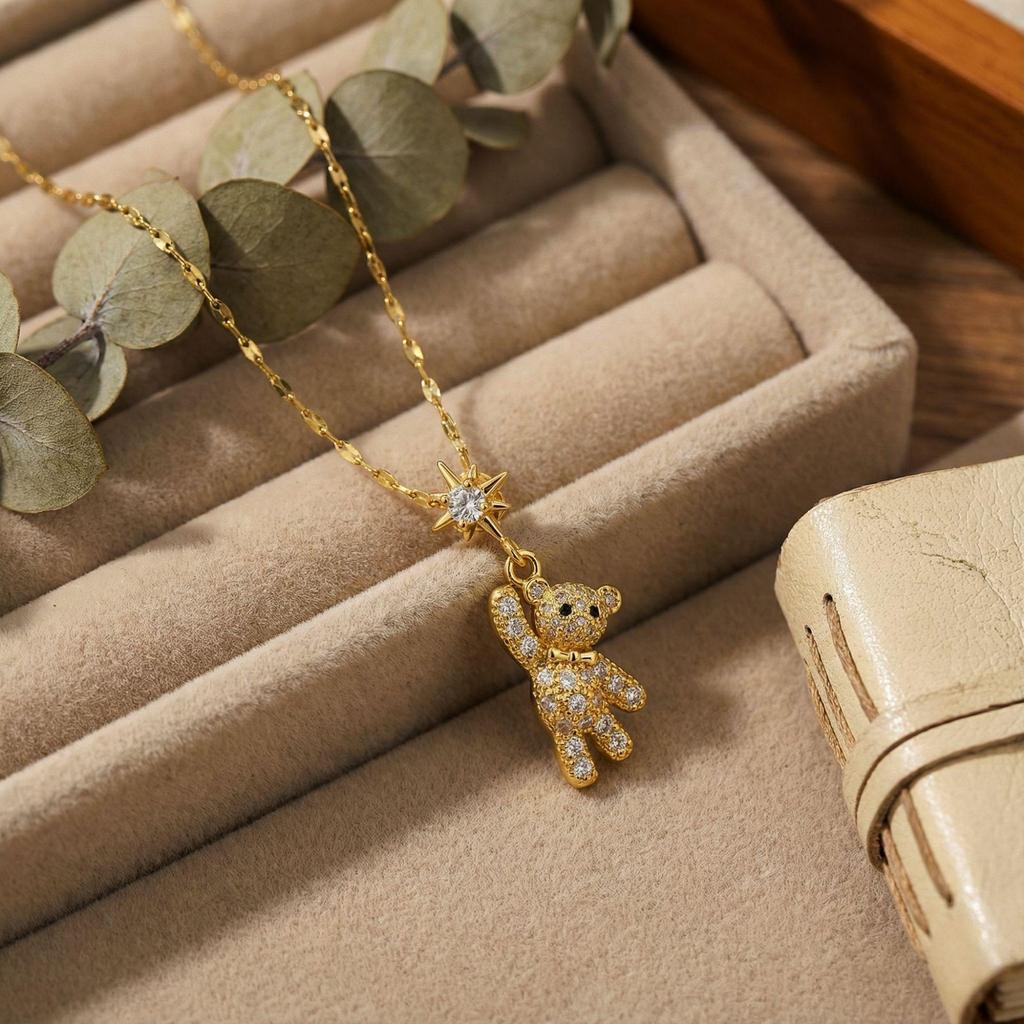 Korean-Japanese Style 18k Titanium Steel Bear Necklace - Non-Fading, High-End Clavicle Chain, Light Luxury, Versatile Jewelry