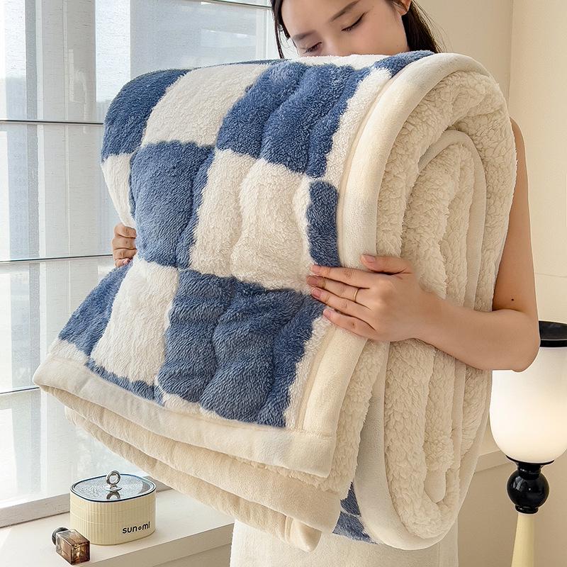 Checkerboard Double-Sided Fleece Blanket for Car, Sofa, Camping – Autumn/Winter Thickened