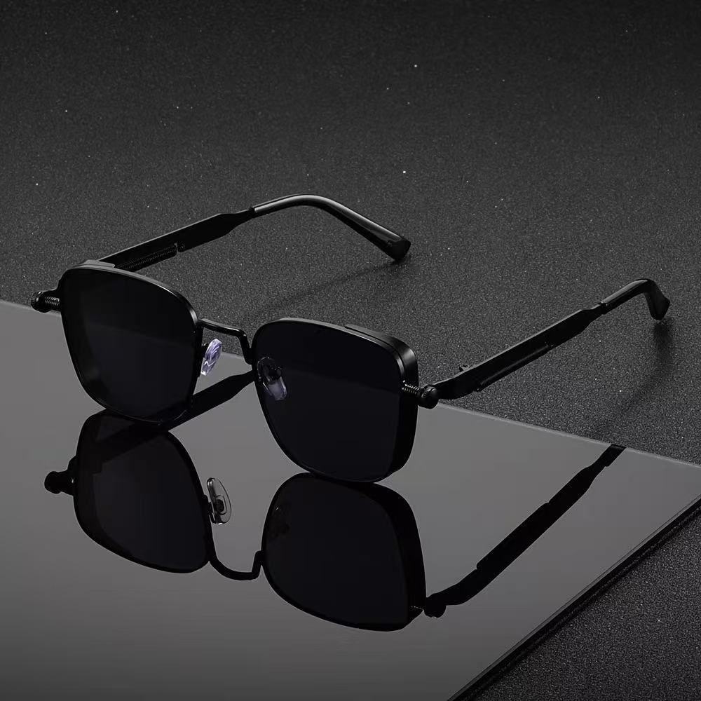 Men Driving Sunglasses Vintage Steampunk Square Sunglasses Metal Frame with Spring Hinges Women Eyepiece Trendy Driver Glasses