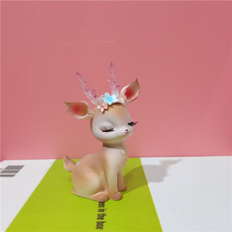 Huayun Little Deer Shaking Head Ornament for Car, Desktop, or Bedroom - Ideal Student Gift