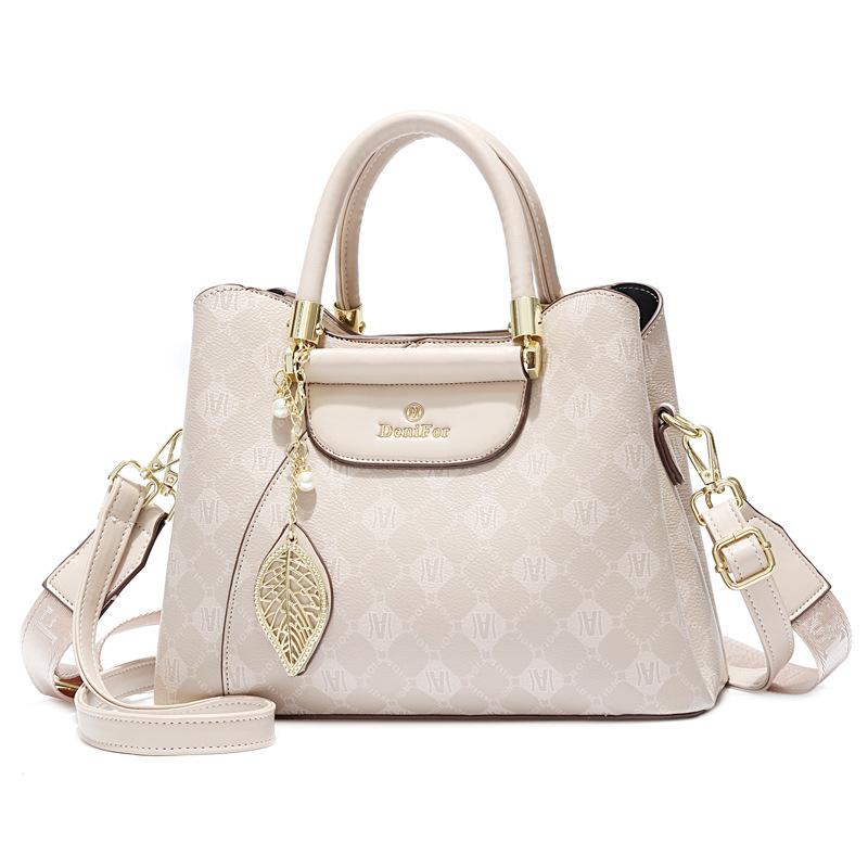 Large Capacity Handbag Women's 2025 New Fashion Shoulder Messenger Bag Versatile Women's Bag Women's Bag