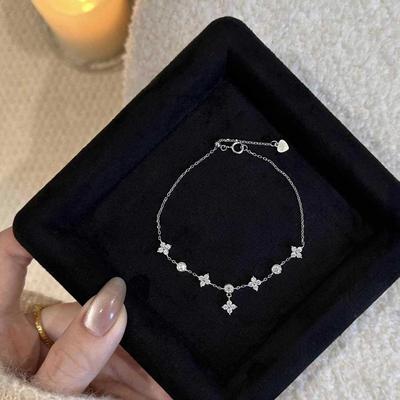 Four-leaf Clover Bracelet Women's Niche Light Luxury Temperament Versatile Ins Style Advanced Sense Diamond-encrusted Jewelry
