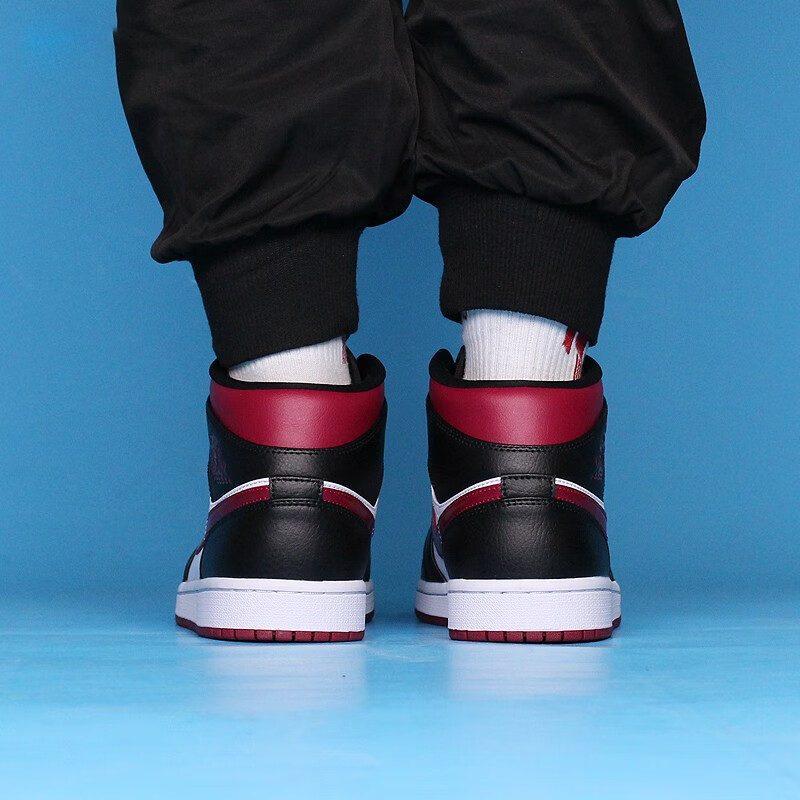 Jordan 1 Mid Bred Toe GS 554725-066
