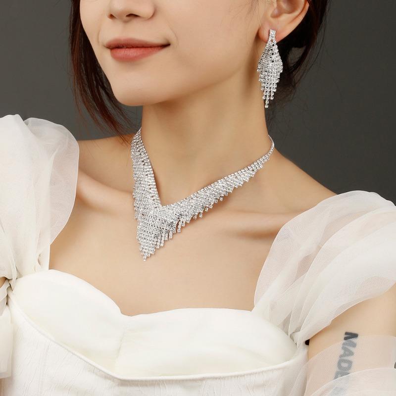 BLINGBAY Damen-Schmuckset, süßes Hochzeits-Braut-Accessoires, Kupfer-Strasssteine, wunderschönes elegantes Halsketten-Ohrring-Set, modernes Damen-Schmuckgeschenk