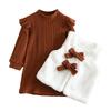 2025 Herbst/Winter Mädchen Geripptes Kleid mit hohem Kragen & Plüschweste Set