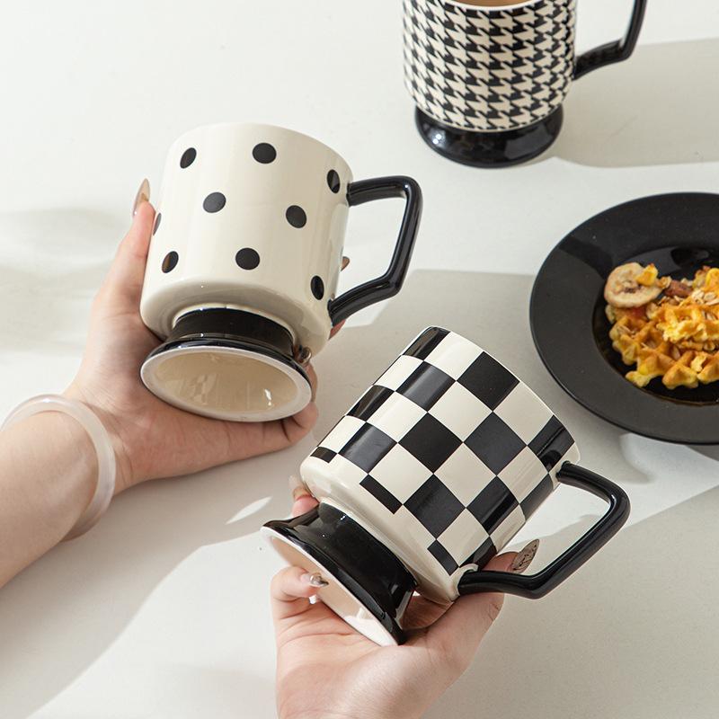 European Black And White Hepburn Style Tall Ceramic Mug Large Capacity Coffee Cup Household Drinking Cup Couple Breakfast Cup