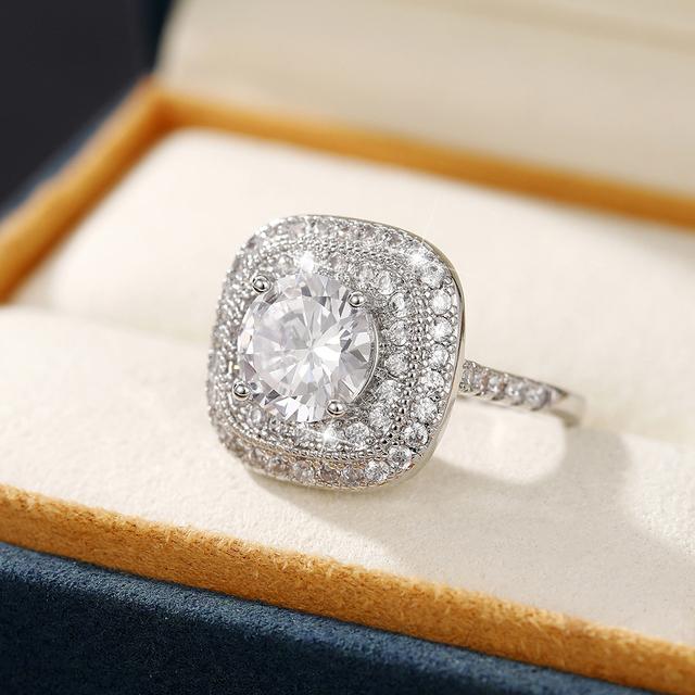 New 2022 Trend Gorgeous Wedding Rings for Women AAA White Cubic Zirconia Temperament Engagement Bands Jewelry