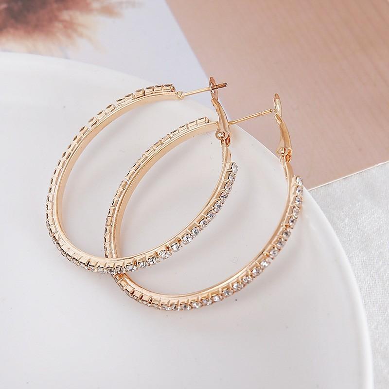 

Europe, America, full of diamonds, fashionable and simple earrings, women s fashion atmosphere, Korean version of wearing earrings, versatile