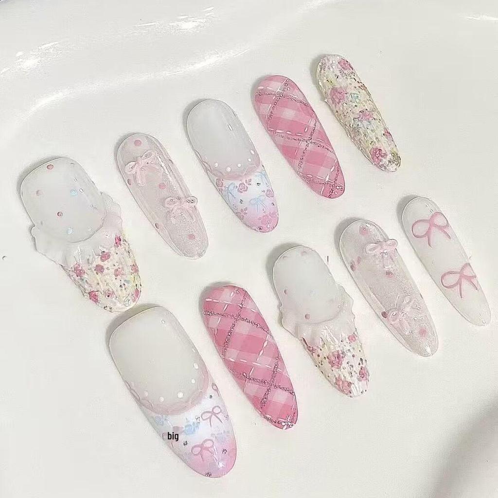 Cat Eye Polka Dot Detachable Nails with Bow Patches - Cute Handmade Nail Art for New Year