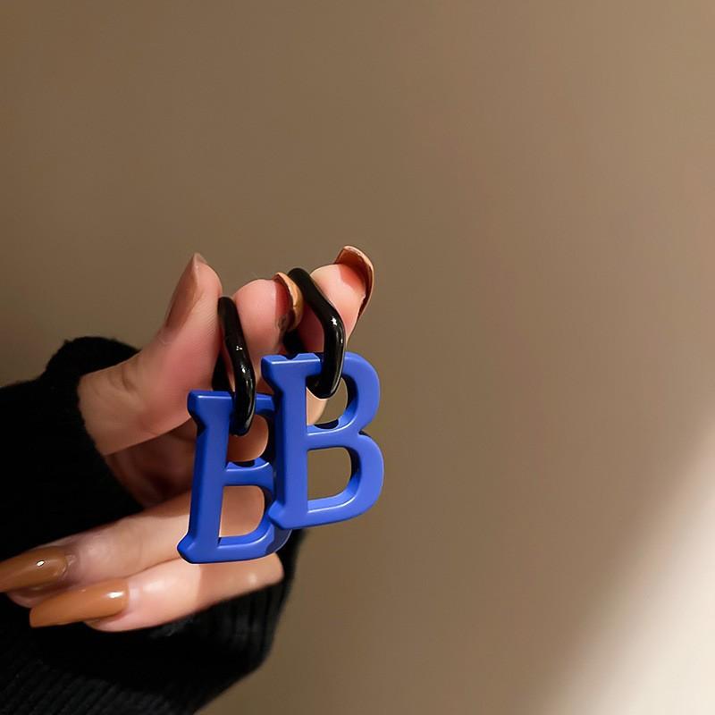 European and American Simple Metal Round Earrings for Woman Neo Gothic Girls' Fashion New Earring Sexy Accessories and Zircon