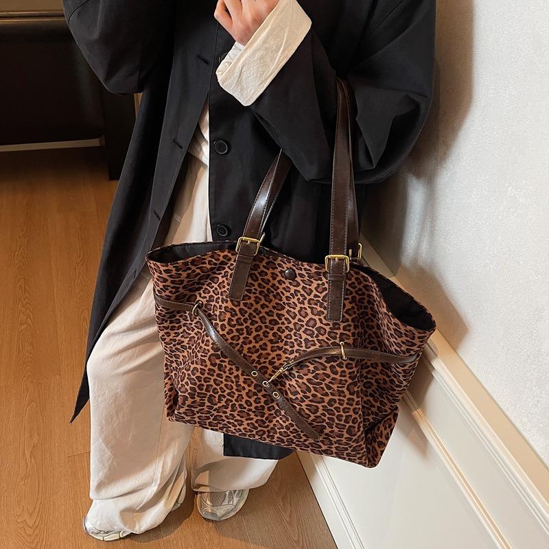 Simple and Stylish Shoulder Bag New Large-capacity Trendy Fashion Handbag Women's Leopard Print Underarm Tote Bag