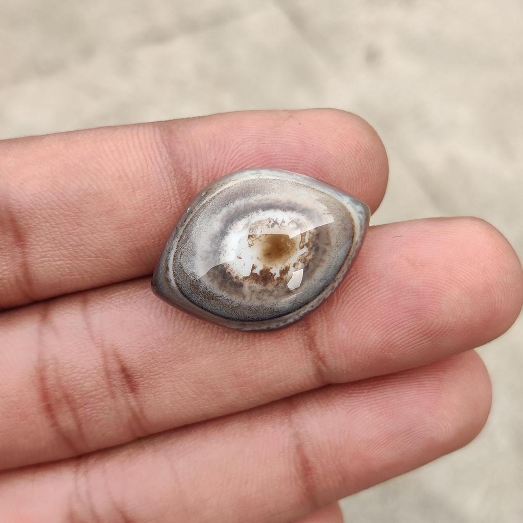 Banded Eye Agate Cabochon Gemstone, 35.20 Carat Stone, 27x19x10 MM Size.