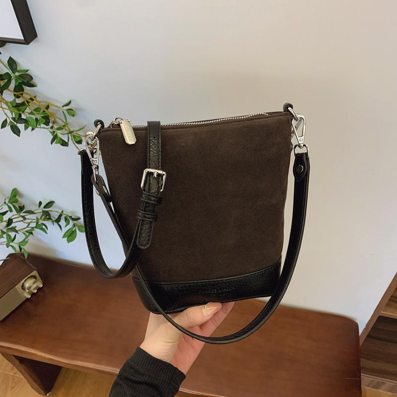 Frosted bucket bag women's niche design spring new retro fashion shoulder messenger commuter bag