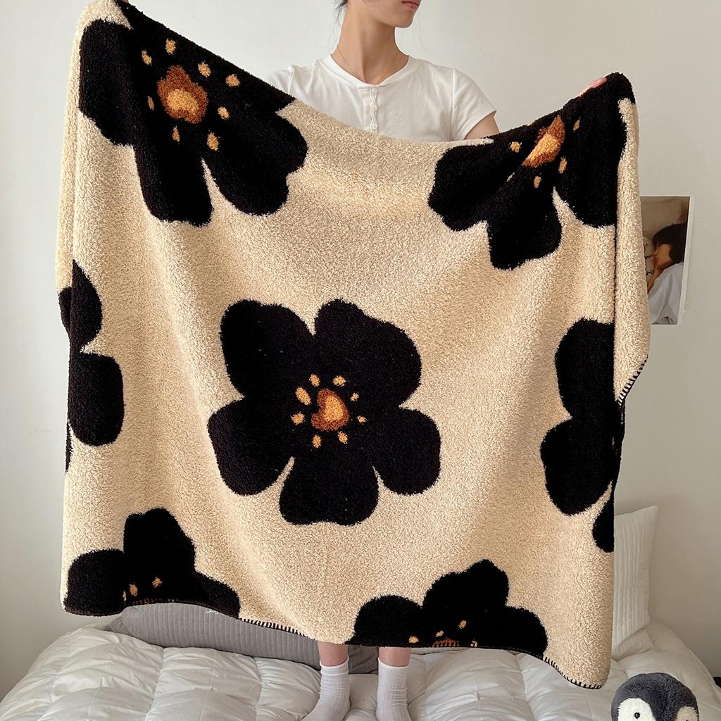 Half fluffy blanket, office nap shawl blanket, warm nap cover blanket, convenient to carry and keep warm