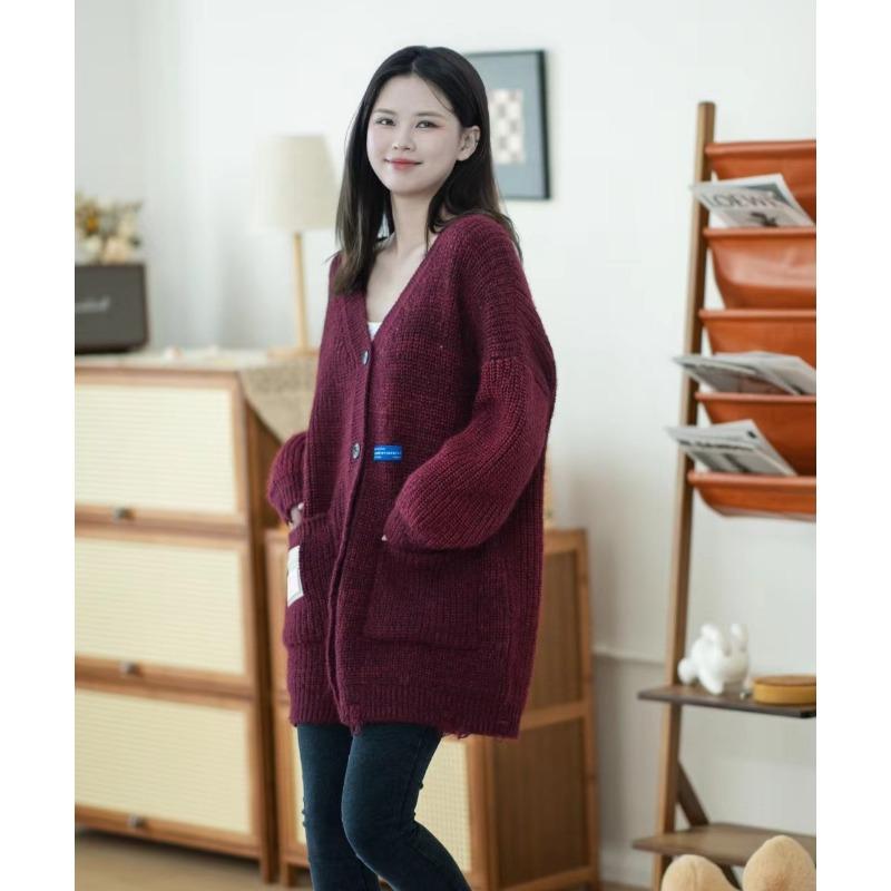 

Осень и зима новый кардиган вязаный с V-образным вырезом однотонный с двойными накладными карманами женский свободный темпераментный свитер куртка one size fits all темно-красного