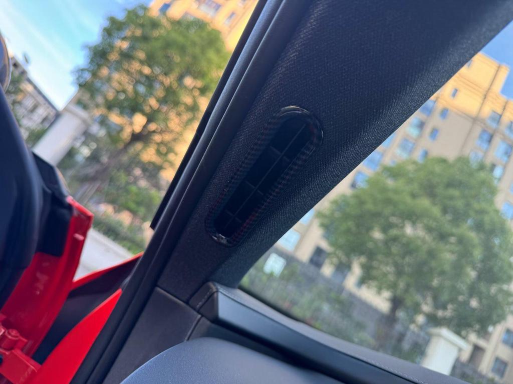 Moldura da Alavanca de Câmbio, Saídas de Ar do Banco Traseiro, Acabamento da Porta e Acessórios do Volante Xiaomi SU7