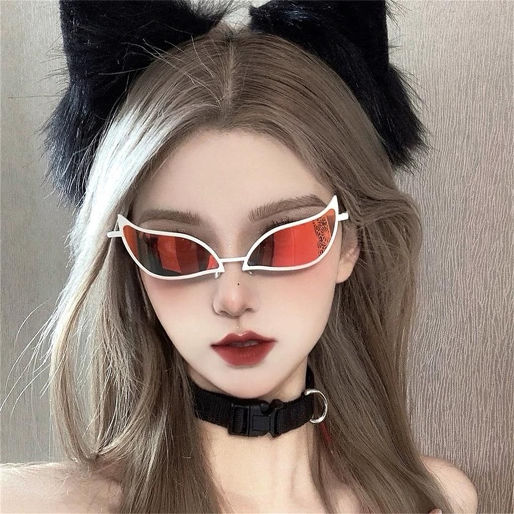 Donquixote PVC Sun Glasses Glasses Doflamingo Cosplay Eyeglasses Anime Cat Eye Sunglasses for Ladies Men Funny Christmas Gift Party Props