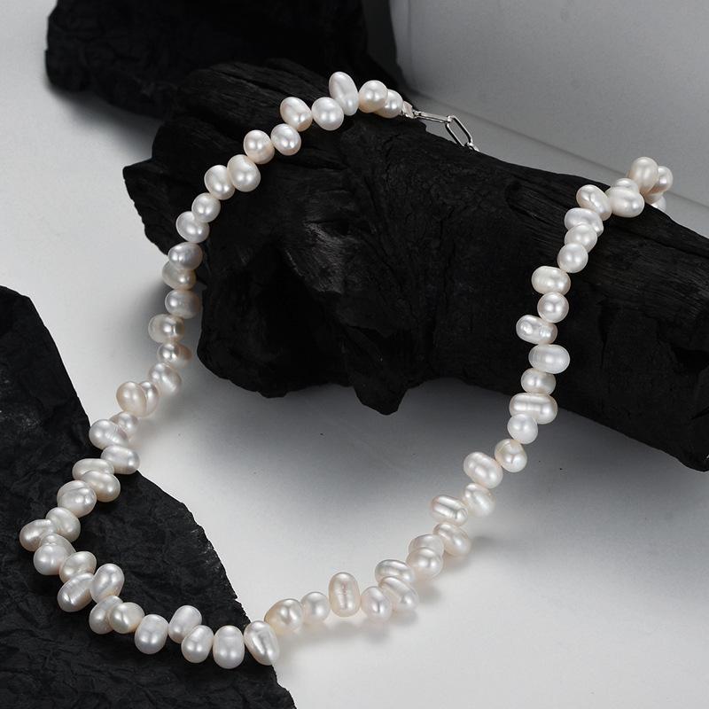 

Легкое, роскошное и высококачественное короткое платиновое ожерелье из платины с жемчугом в стиле барокко из стерлингового серебра S925 для женщин 35CM