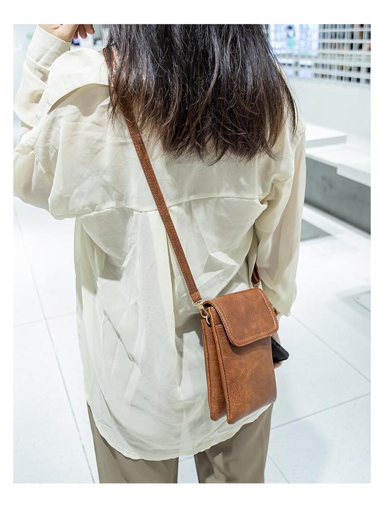 Guangzhou Damen Umhängetasche aus strukturiertem Leder mit verstellbarem Riemen