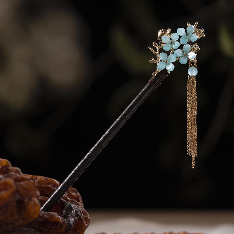 Vintage-Style Ebony Imitation Hairpin with Tassels and Wooden Step-Shaking Design for Hanfu and Ancient Costume Accessories