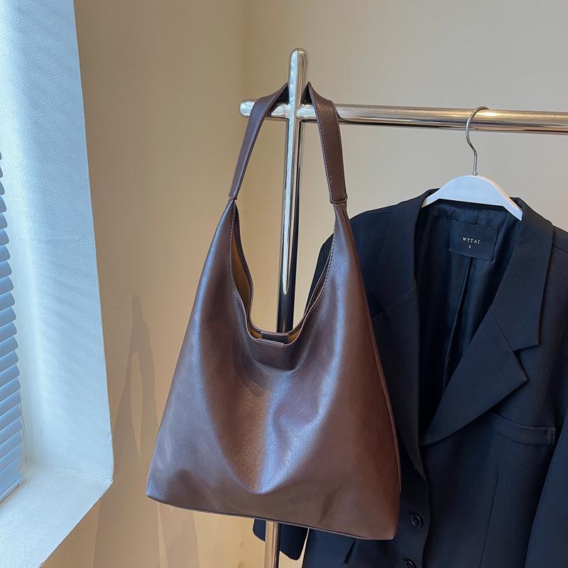 Large-capacity bag women's bag 2025 autumn and winter new simple soft leather shoulder underarm bag retro style commuter messenger bag