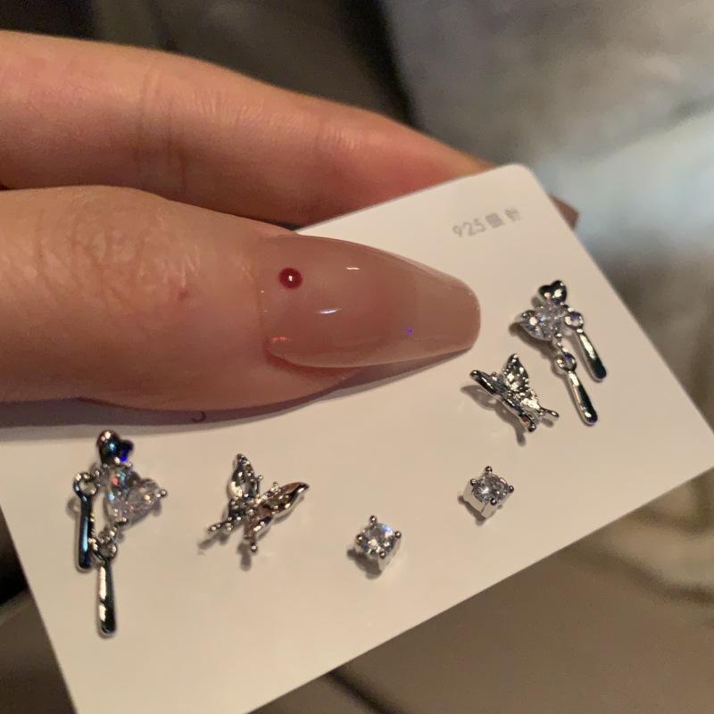 Korean Version of Retro Earrings, Cold Wind Temperament, Ear Jewelry, High-end Sense, Niche Design, Stud Earrings, Women