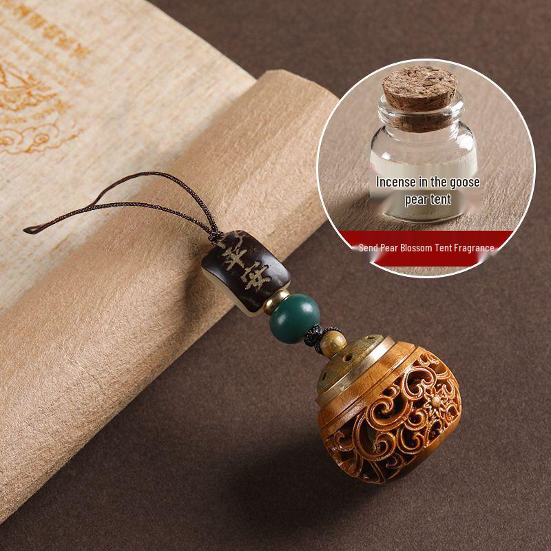 Green Sandalwood Vintage Hollow Sachet Keychain Aromatherapy Pendant